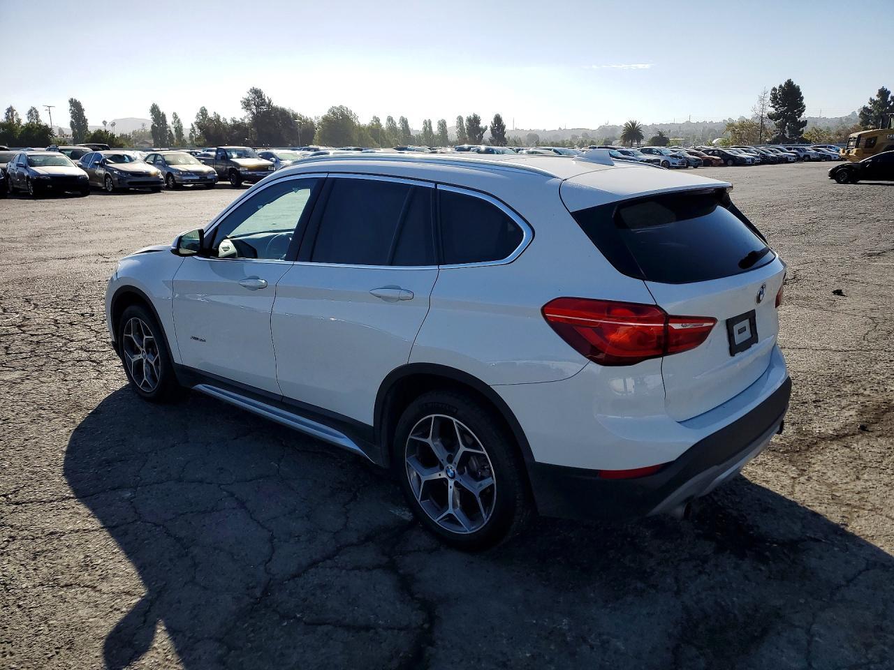 BMW X1 - zdjęcie 2