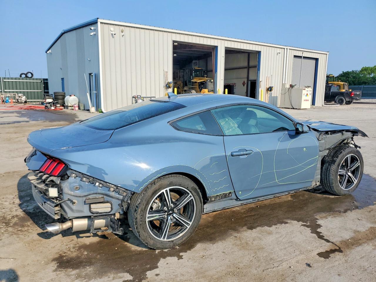 2025 Ford Mustang - zdjęcie 3