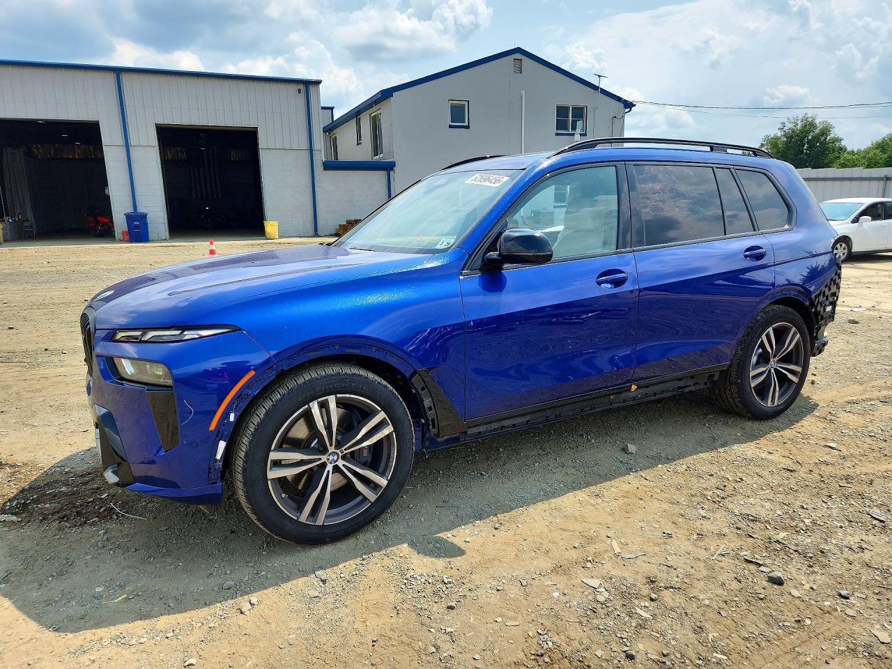 2025 BMW X7 M60I - zdjęcie główne