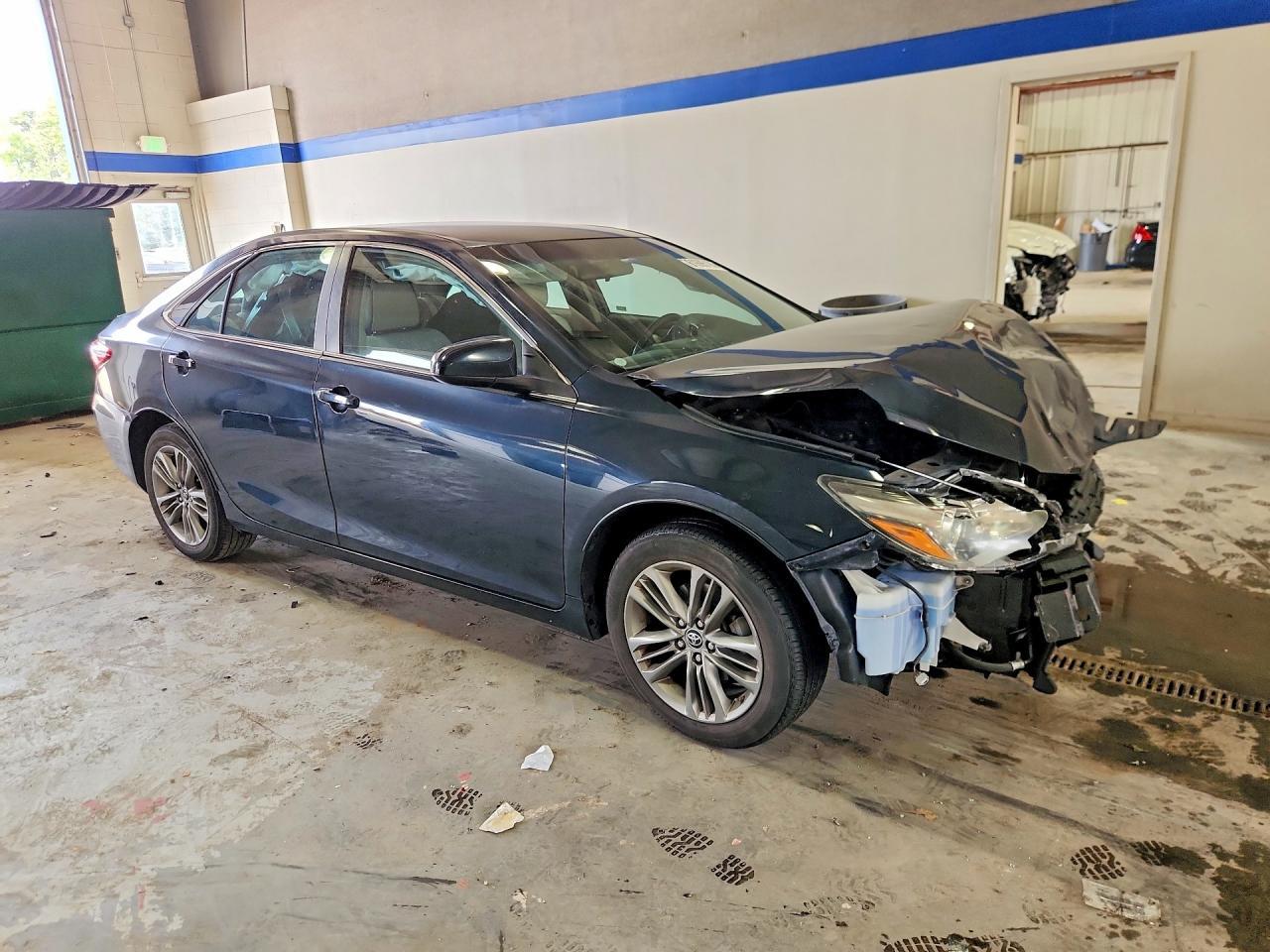 2016 Toyota Camry Se - zdjęcie 4
