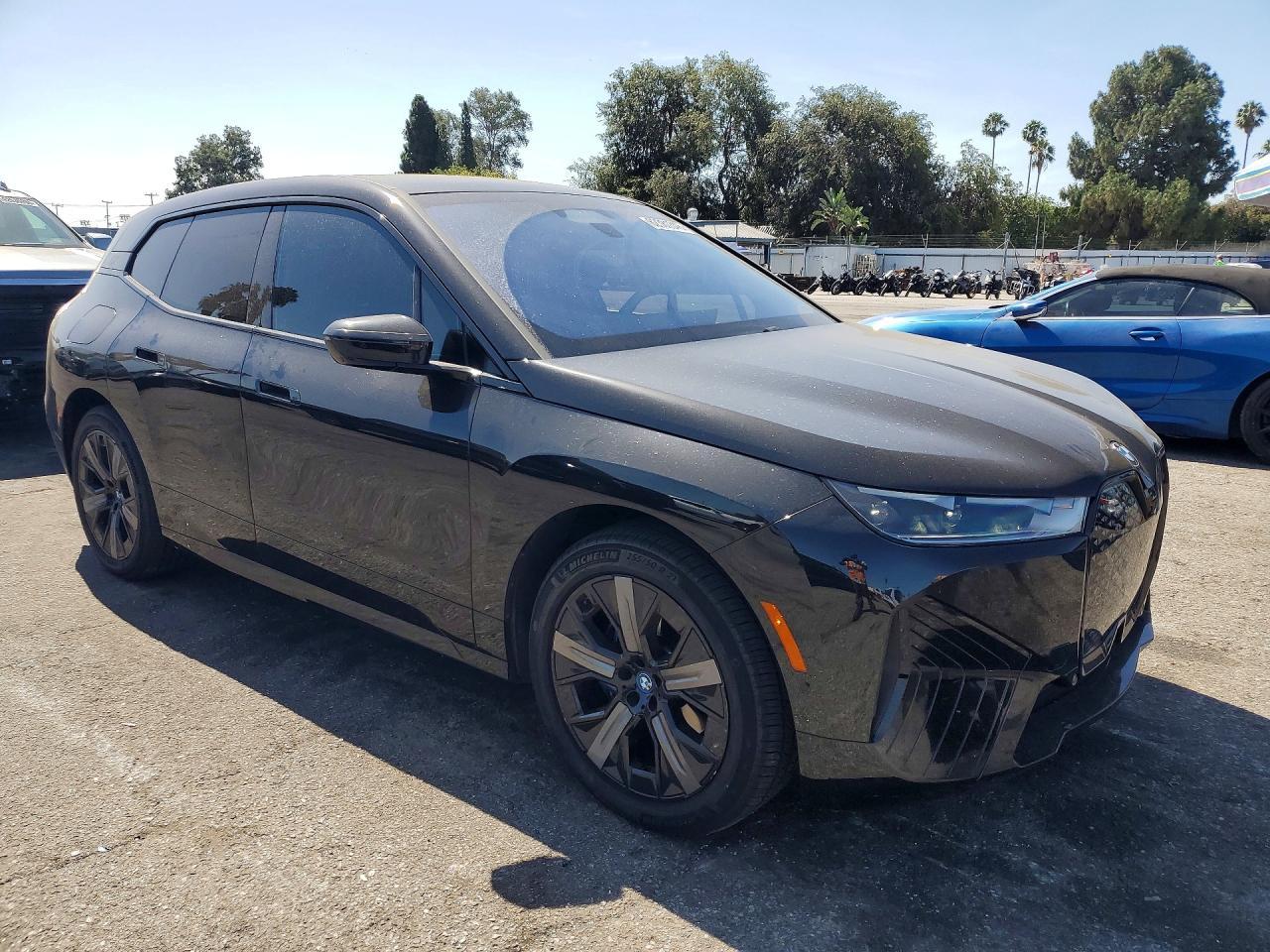 2025 BMW Ix xDrive50 - zdjęcie 4