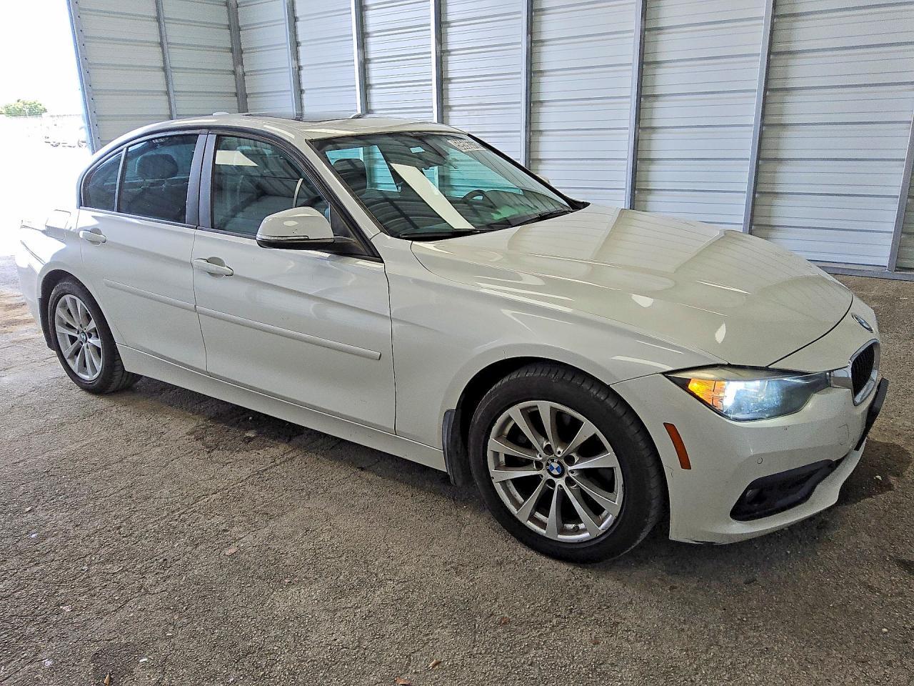 2017 BMW Seria 3 320i - zdjęcie 4