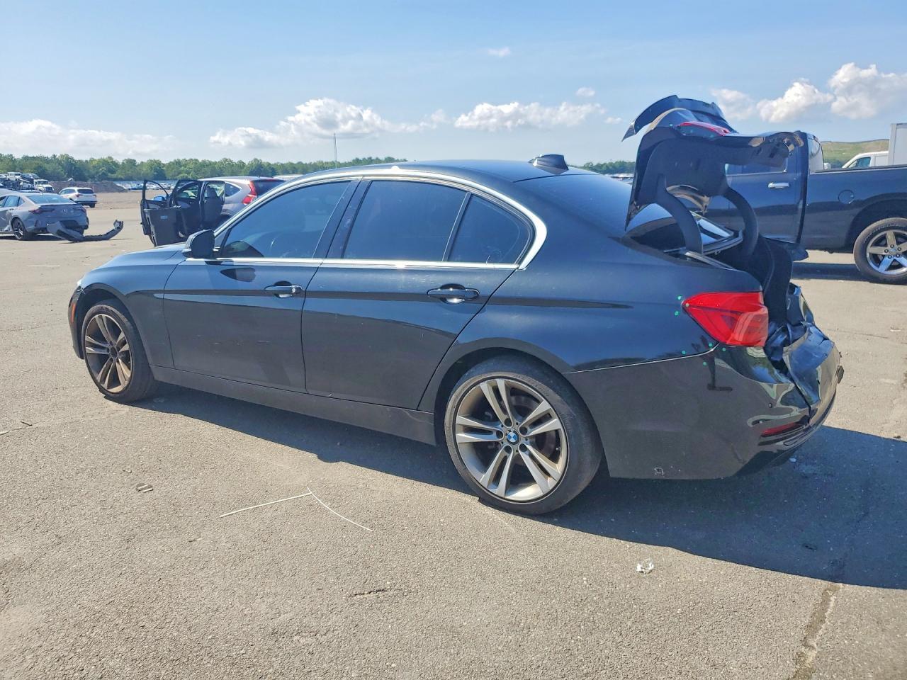 2017 BMW Seria 3 330i - zdjęcie 2