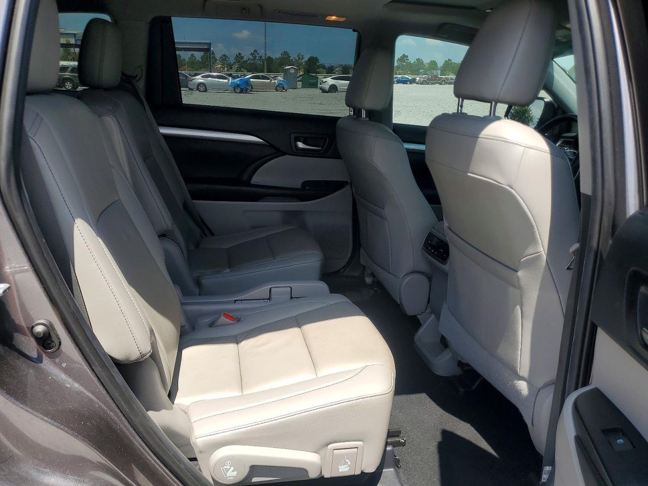 2019 Toyota Highlander Xle - zdjęcie 11