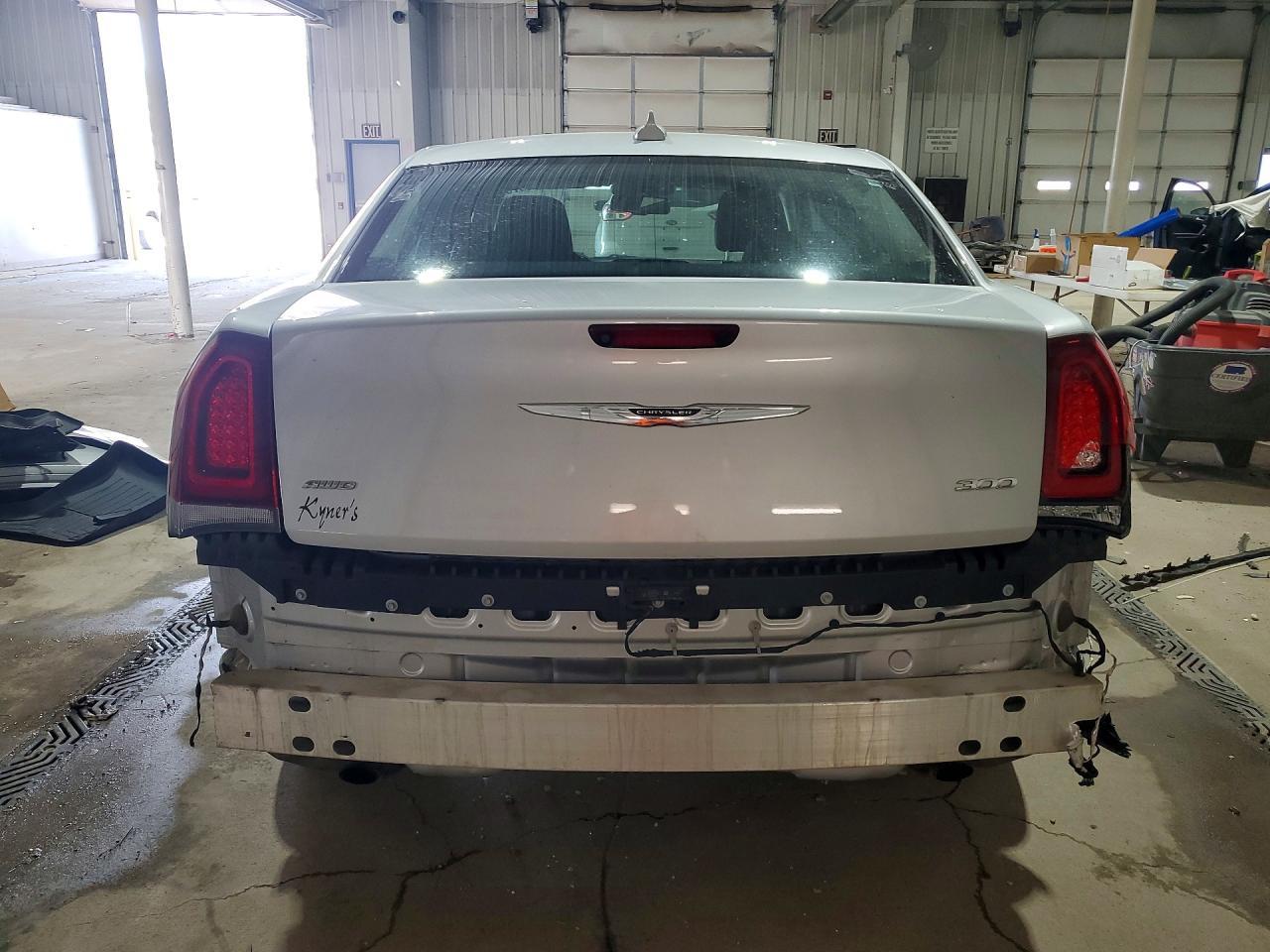 2020 Chrysler 300 Touring - zdjęcie 6