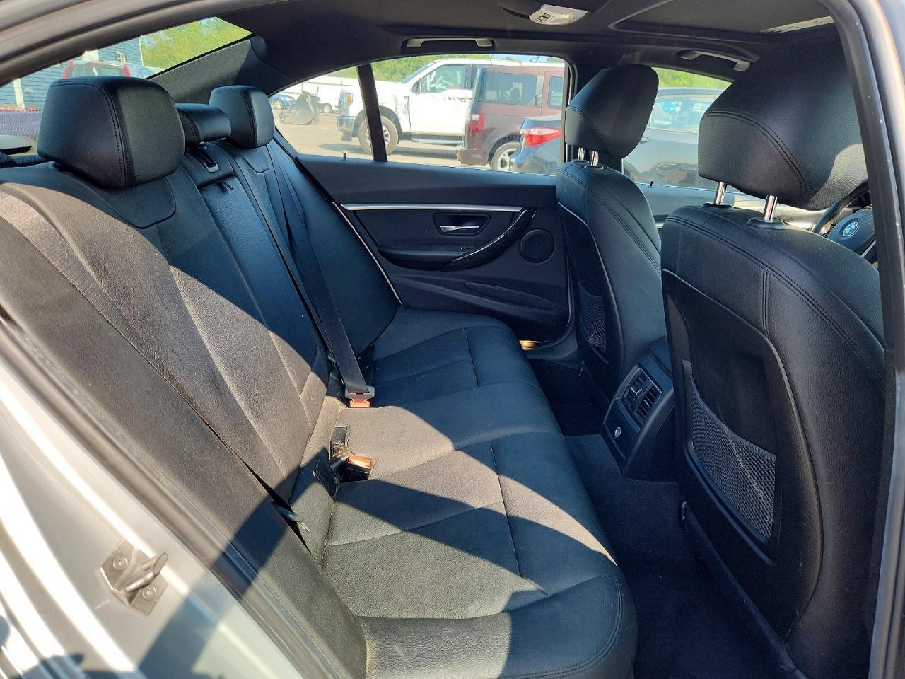 2017 BMW Seria 3 330i - zdjęcie 10