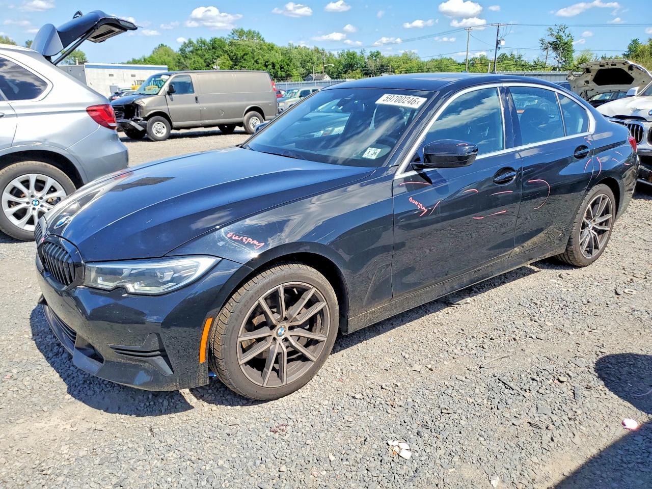 2021 BMW Seria 3 330i - zdjęcie główne