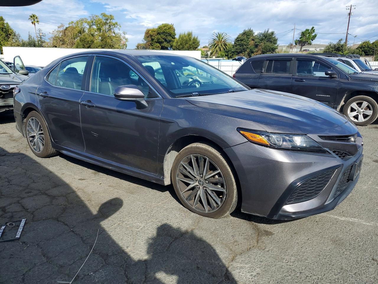 2021 Toyota Camry Se - zdjęcie 4