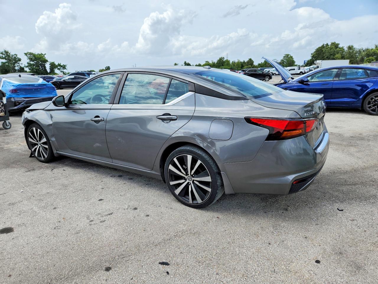 2022 Nissan Altima Sr - zdjęcie 2