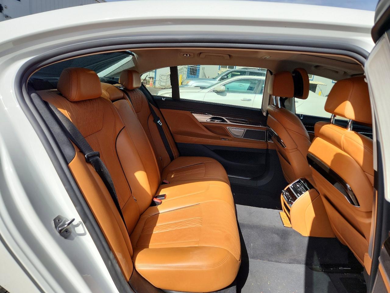 2018 BMW Seria 7 740e - zdjęcie 10