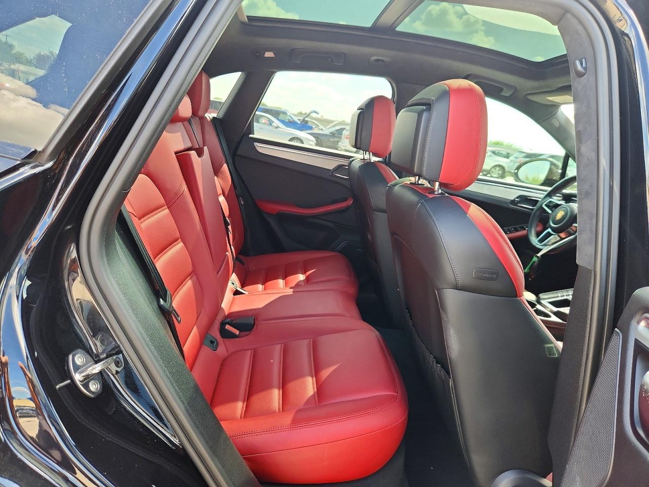 2015 Porsche Macan Turbo - zdjęcie 11
