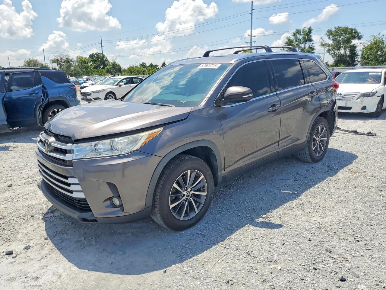 2019 Toyota Highlander Xle - zdjęcie główne