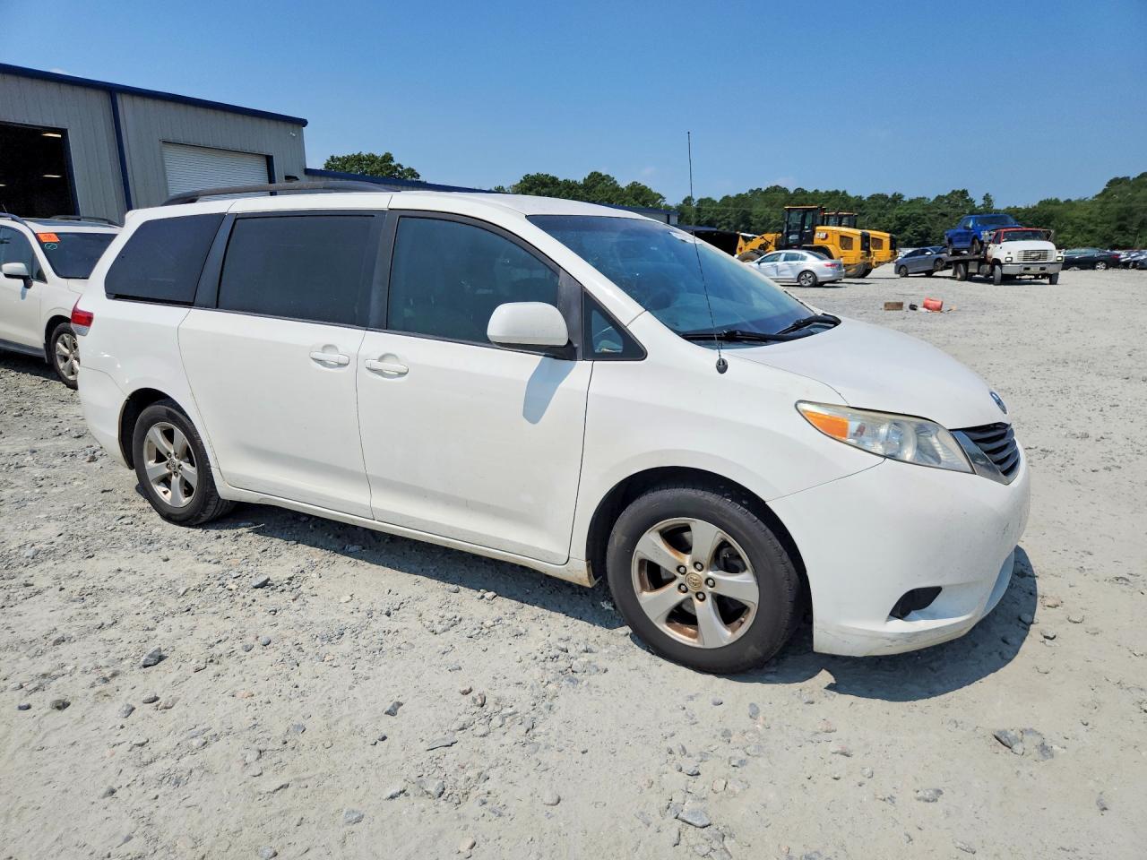 2013 Toyota Sienna Le - zdjęcie 4