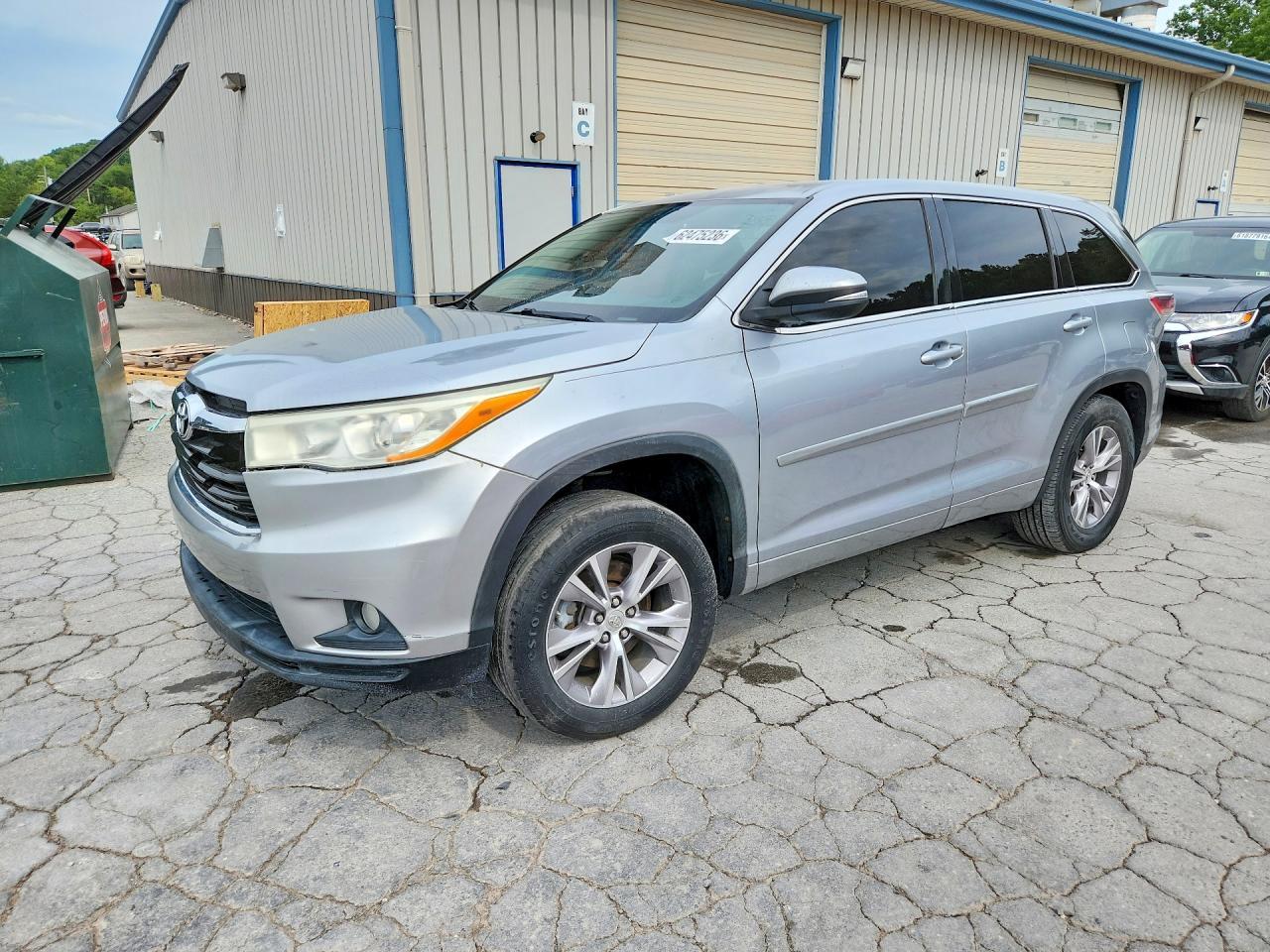 2014 Toyota Highlander Le Plus - zdjęcie główne