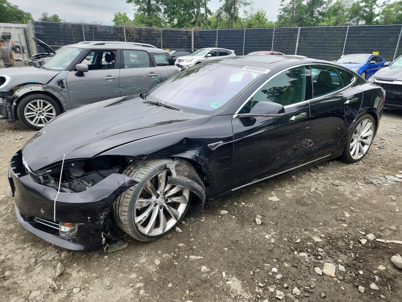 2016 Tesla Model S - zdjęcie główne