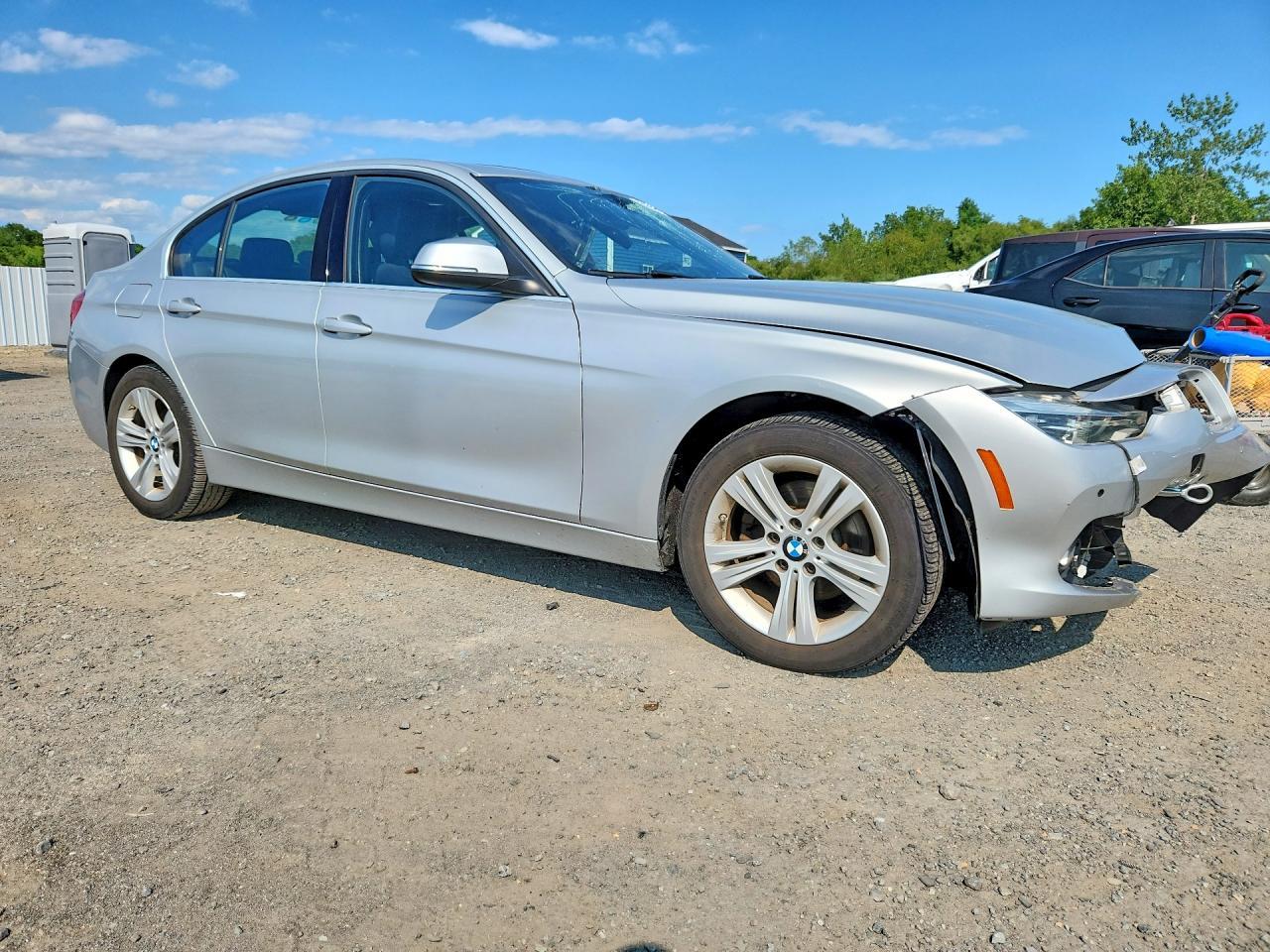 2017 BMW Seria 3 330i - zdjęcie 4