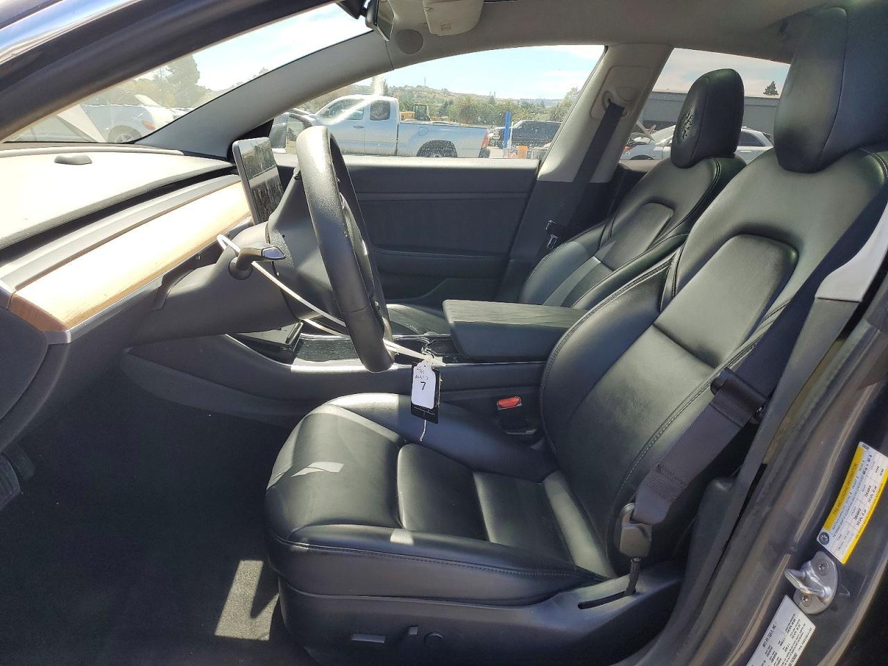 2020 Tesla Model 3 - zdjęcie 7