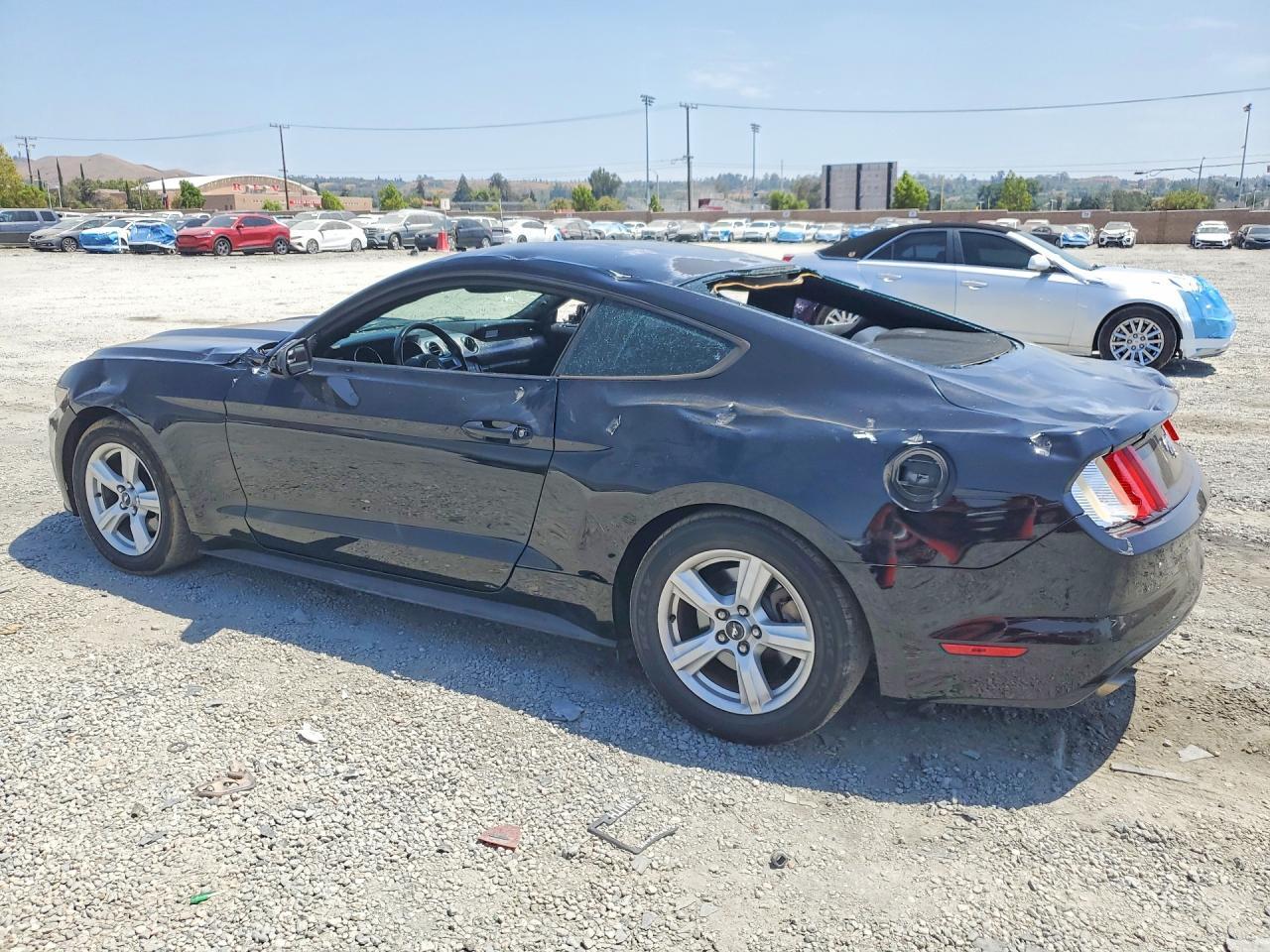 2015 Ford Mustang - zdjęcie 2