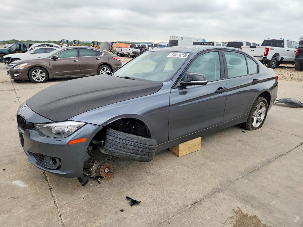 2013 BMW Seria 3 328i - zdjęcie główne