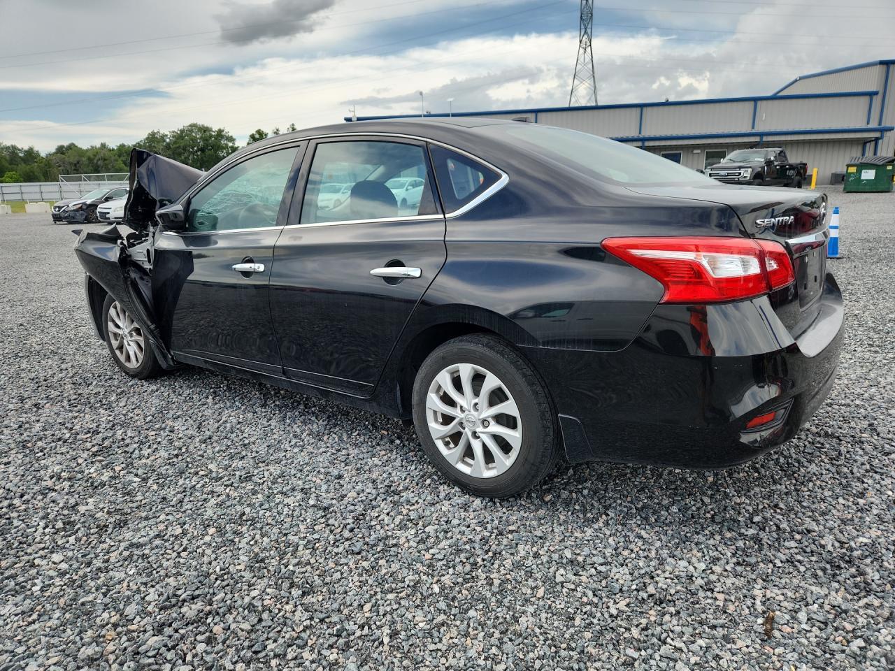 2018 Nissan Sentra S - zdjęcie 2