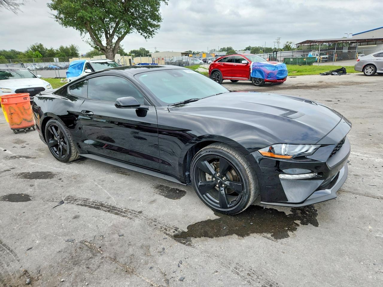 2021 Ford Mustang - zdjęcie 4