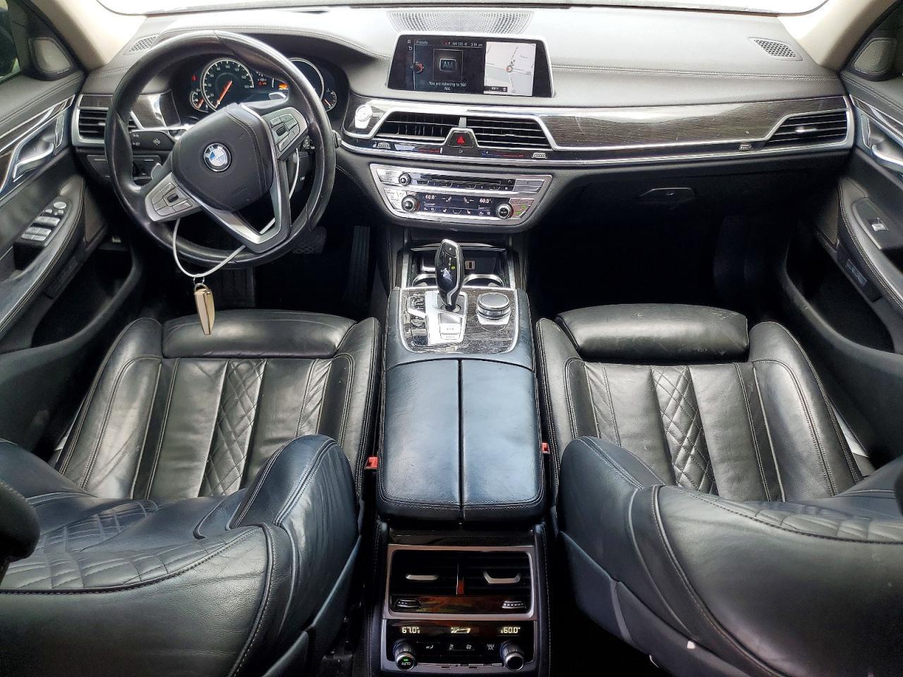 2016 BMW Seria 7 750i - zdjęcie 8