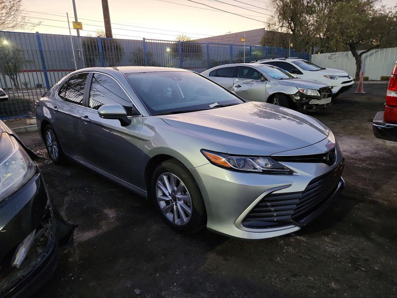 2024 Toyota Camry Le - zdjęcie 4