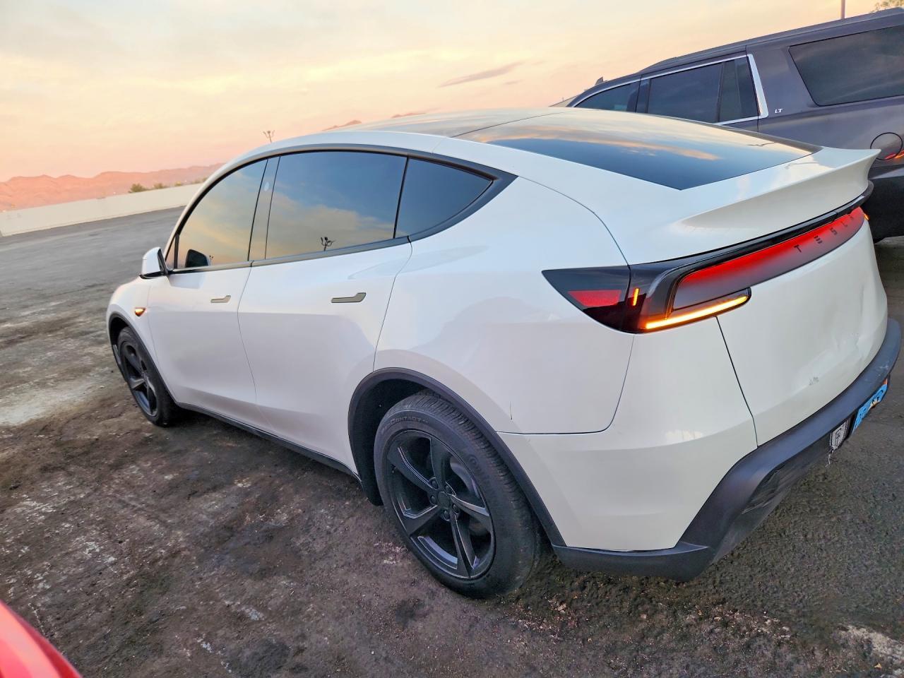 2026 Tesl Model Y - zdjęcie 2