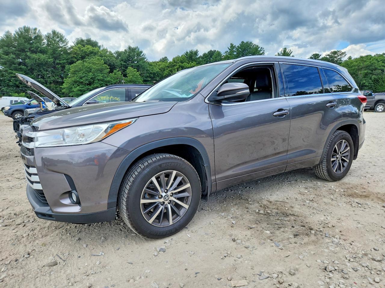 2017 Toyota Highlander Xle - zdjęcie główne