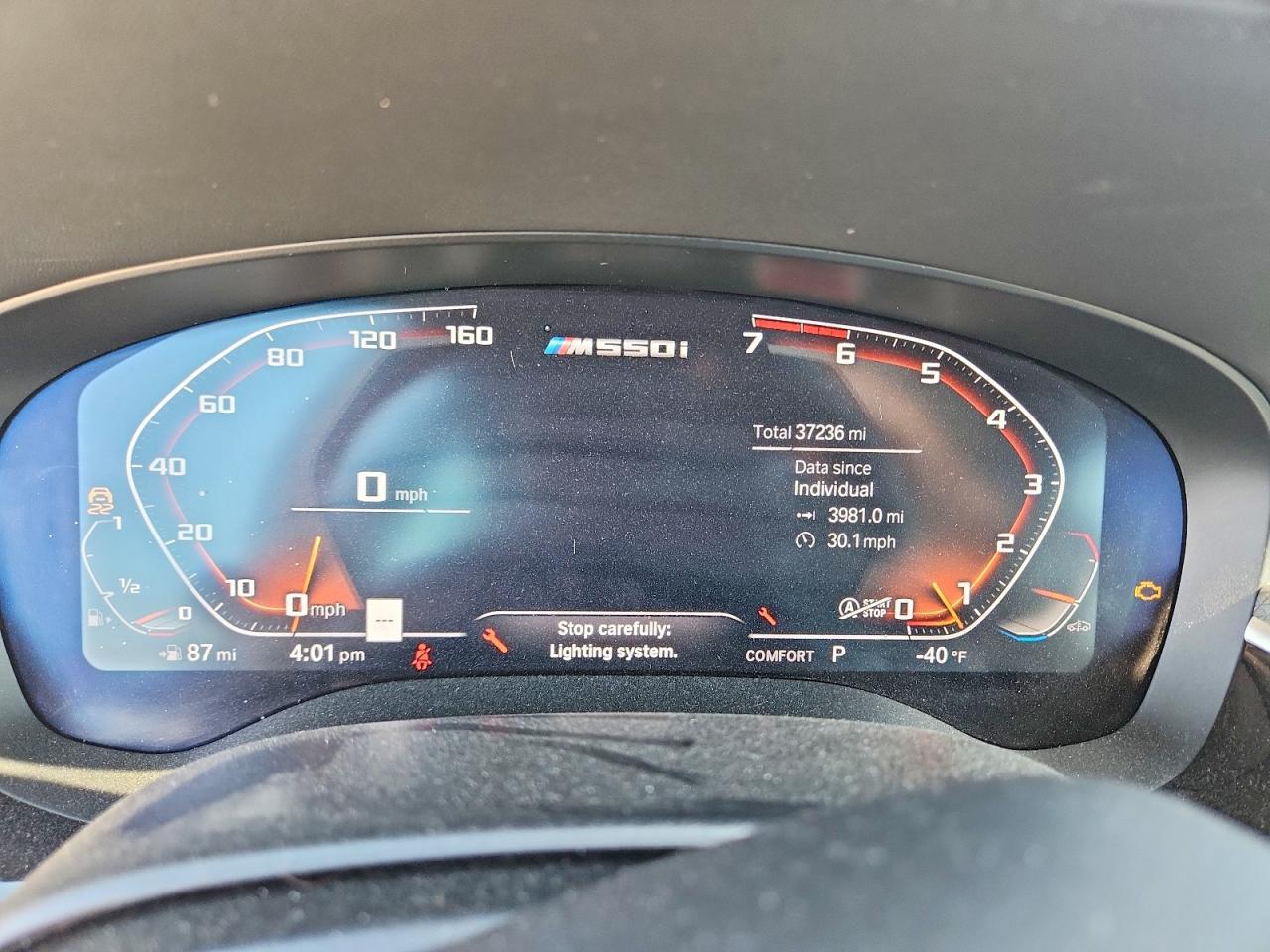 2022 BMW Seria 5 M550i - zdjęcie 9
