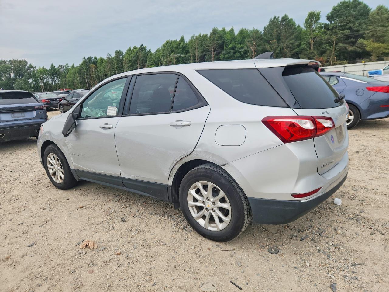 2018 Chevrolet Equinox Ls - zdjęcie 2