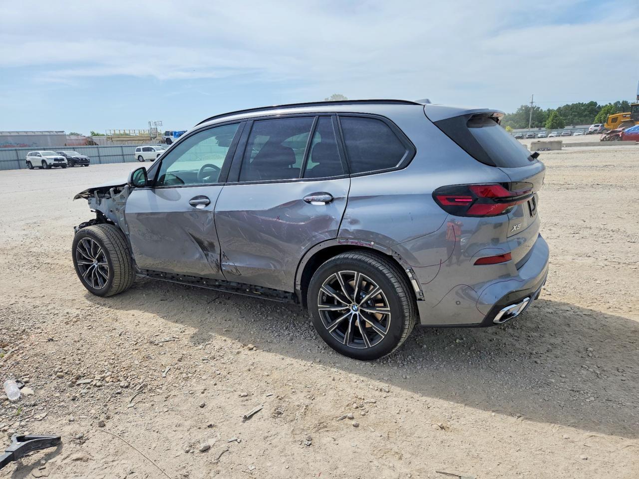 2026 BMW X5 xDrive40I - zdjęcie 2