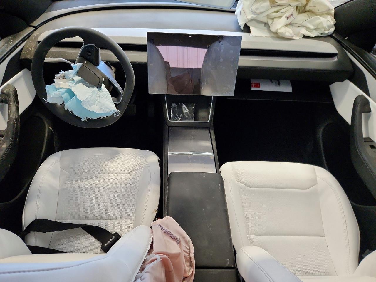 2026 Tesla Model Y - zdjęcie 8