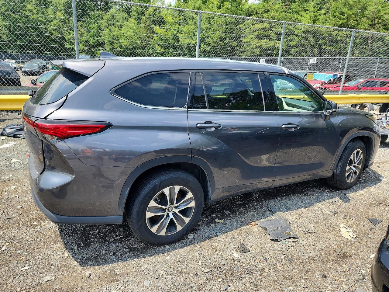2022 Toyota Highlander Xle - zdjęcie 3
