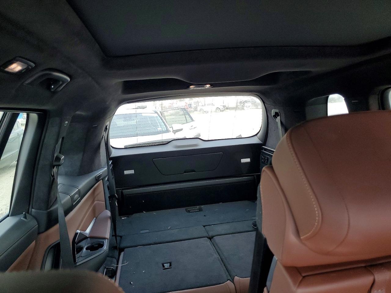 2024 BMW X7 xDrive40I - zdjęcie 10