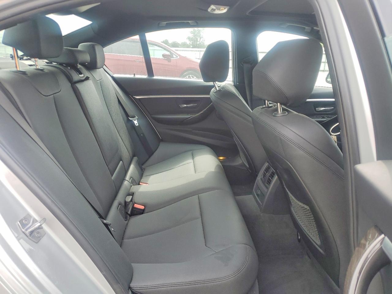 2017 BMW 330 I - zdjęcie 10
