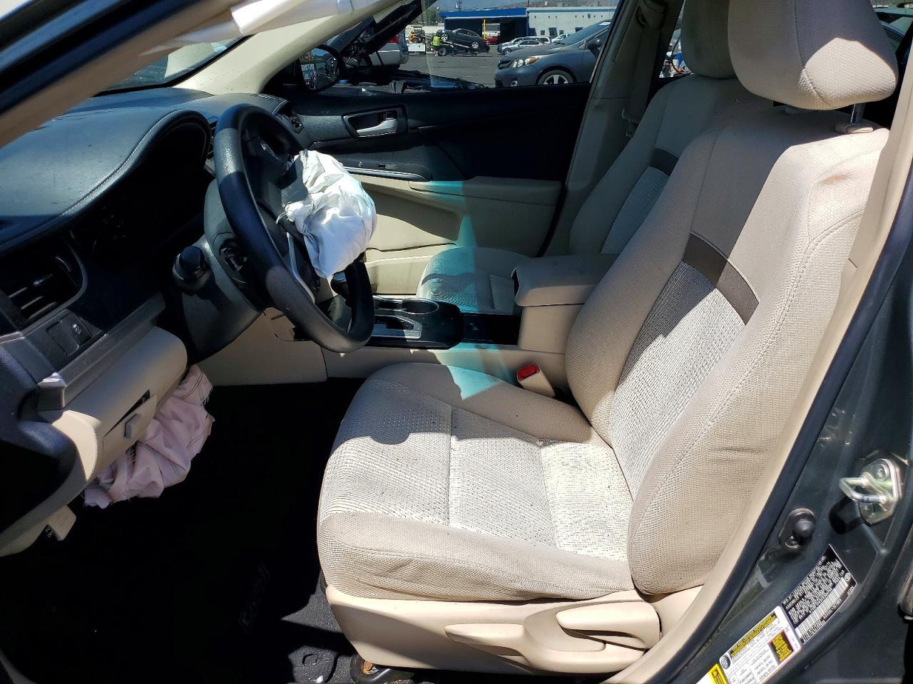 2014 Toyota Camry Le - zdjęcie 7