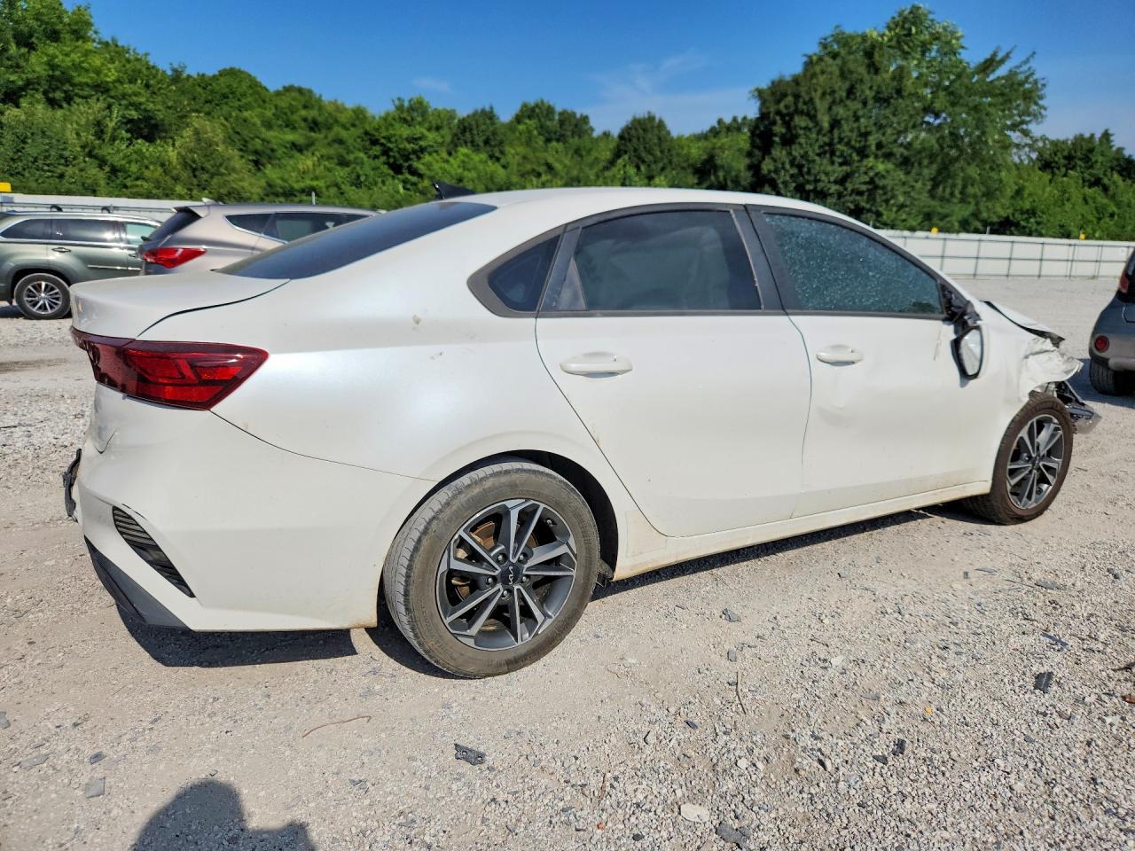 2023 Kia Forte Lxs - zdjęcie 3