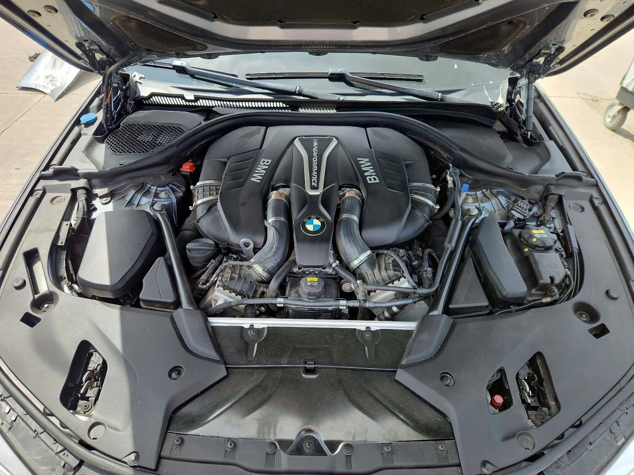2018 BMW Seria 5 M550i - zdjęcie 11