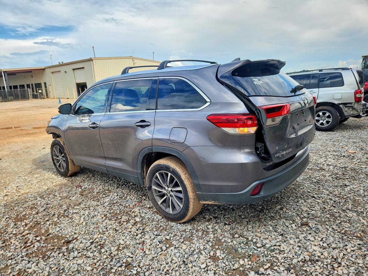 2019 Toyota Highlander Xle - zdjęcie 2