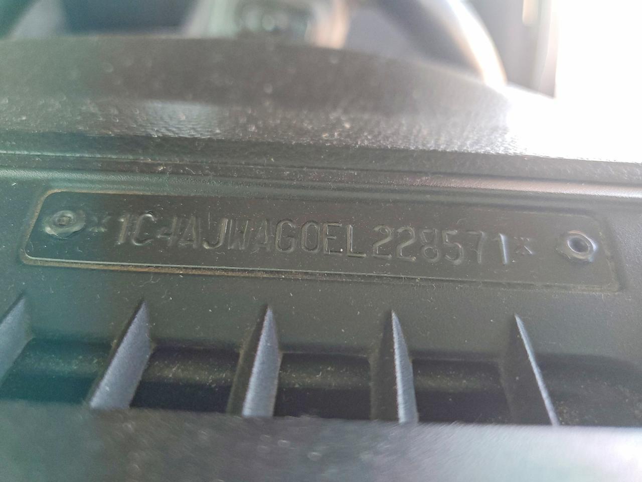2014 Jeep Wrangler Sport - zdjęcie 13