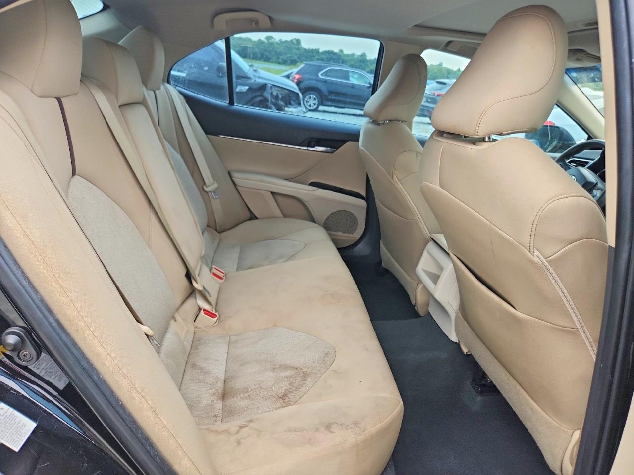 2018 Toyota Camry Le - zdjęcie 10