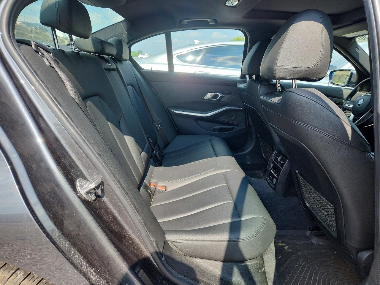 2019 BMW Seria 3 330i - zdjęcie 10