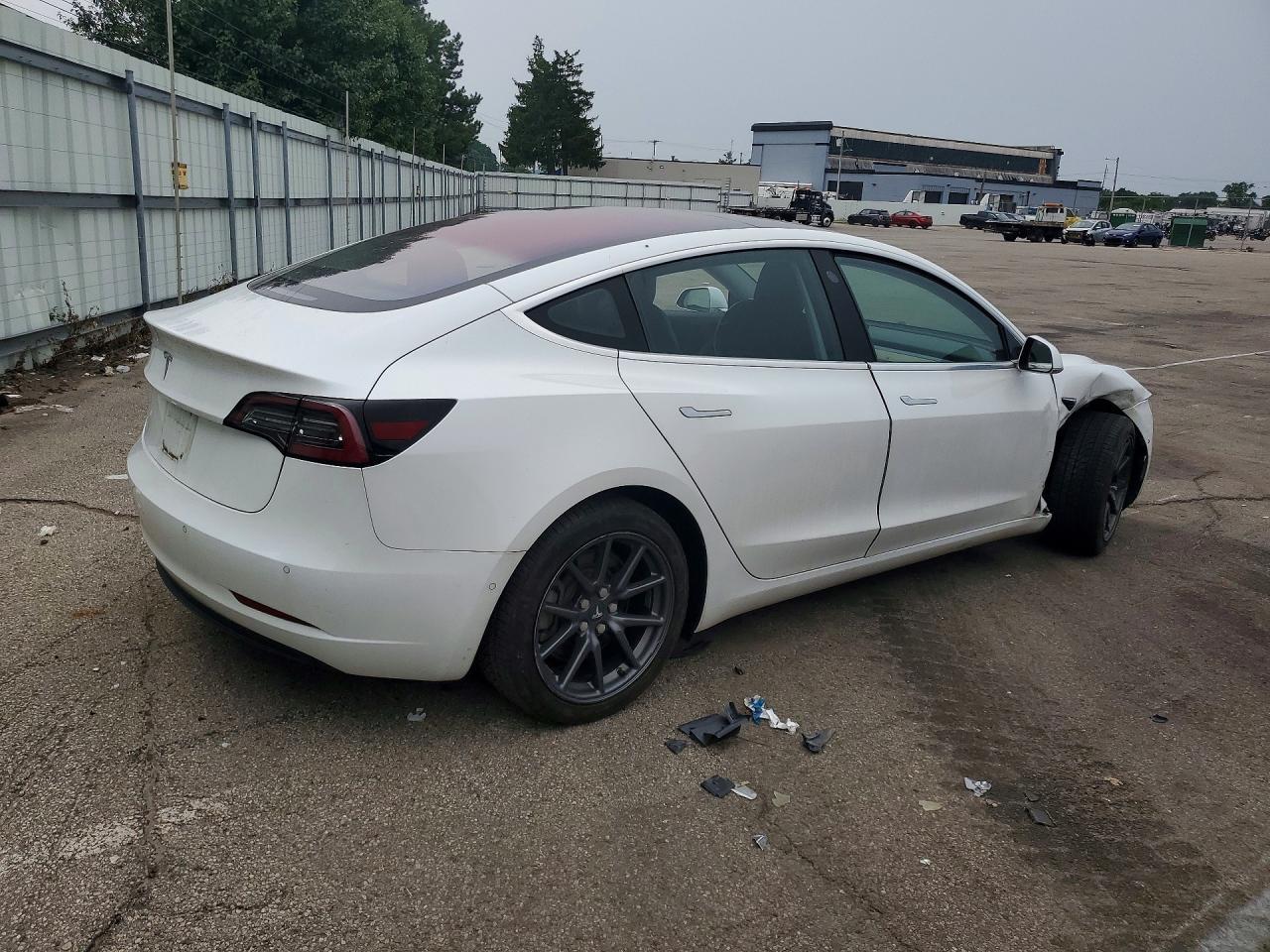 2018 Tesla Model 3 - zdjęcie 3