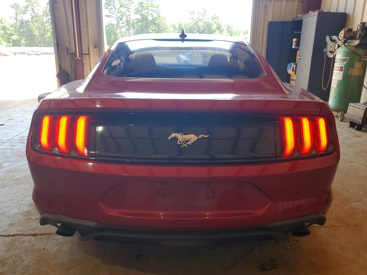 2021 Ford Mustang - zdjęcie 6