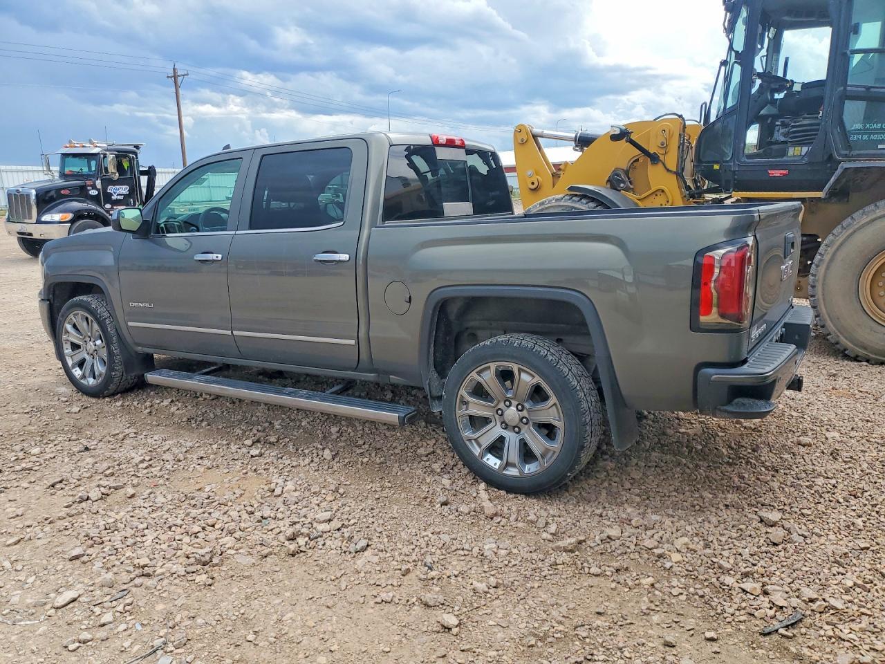 2018 GMC Sierra K1500 Denali - zdjęcie 2