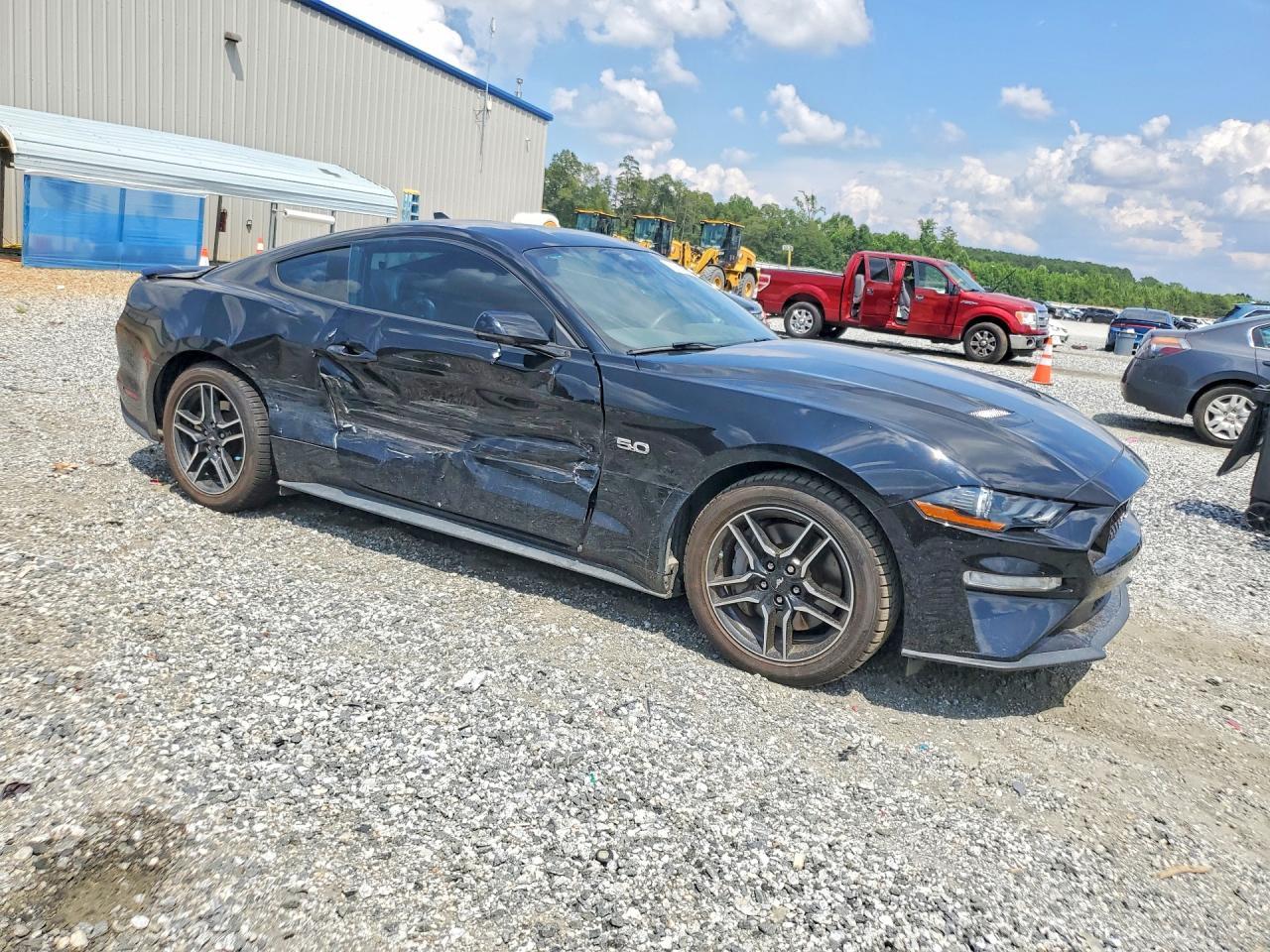 Ford Mustang - zdjęcie 4