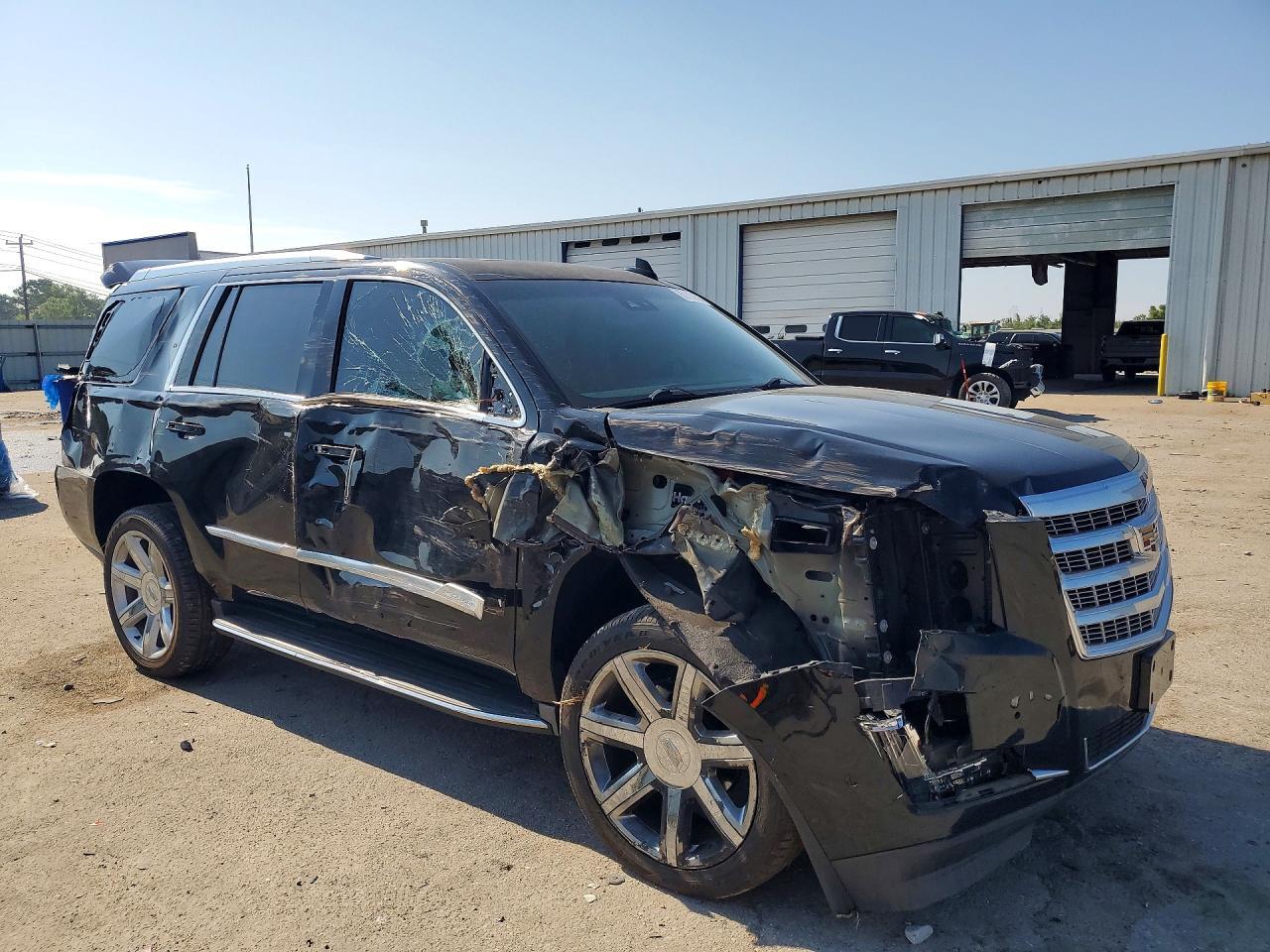 2017 Cadillac Escalade Luxury - zdjęcie 4