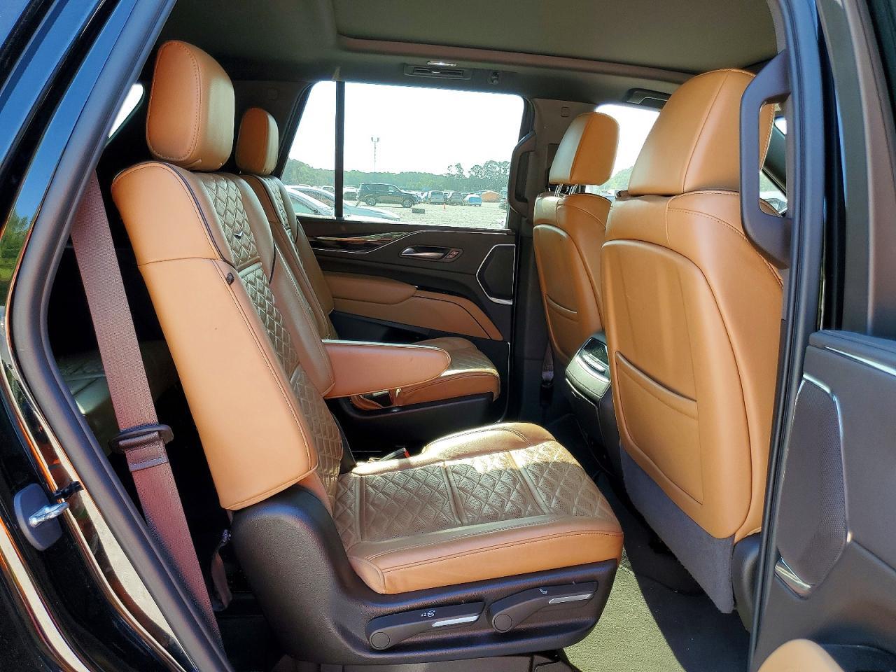 2023 Cadillac Escalade Premium Luxury - zdjęcie 11