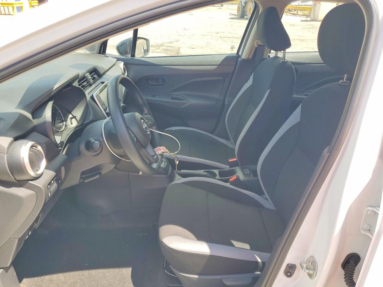 2025 Nissan Versa S - zdjęcie 7